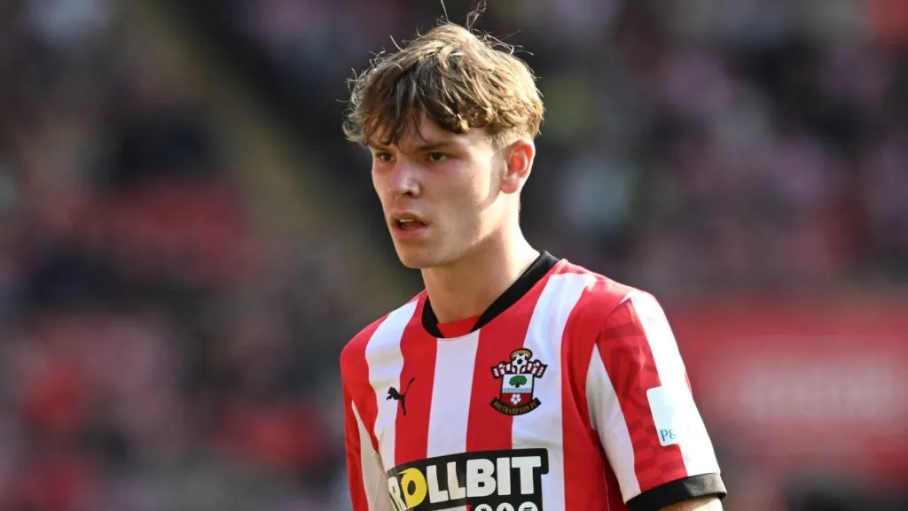 Tyler Dibling (33), do Southampton, durante a partida da Premier League entre Southampton e Ipswich Town no St. Mary’s Stadium, em Southampton, Inglaterra, em 21 de setembro de 2024. (Foto: IMAGO / Pro Sports Images)