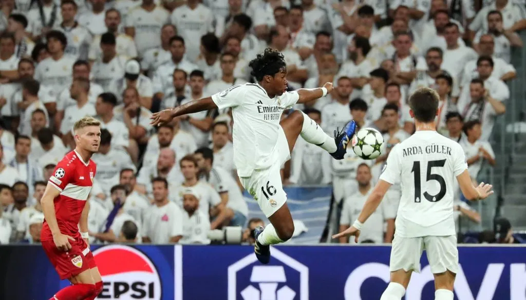 Endrick e Arda Güler em campo no confronto entre Real Madrid v Stuttgart pela Champions League (IMAGO / Sportfoto Rudel)