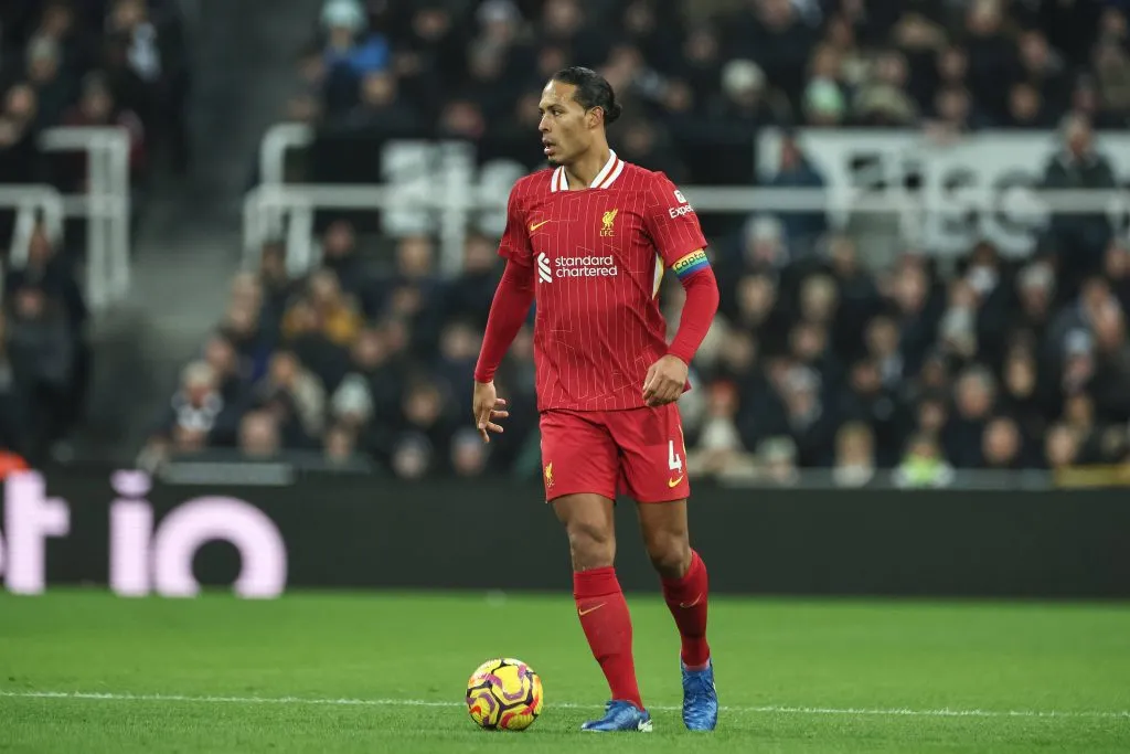 Virgil em ação vs Newcastle