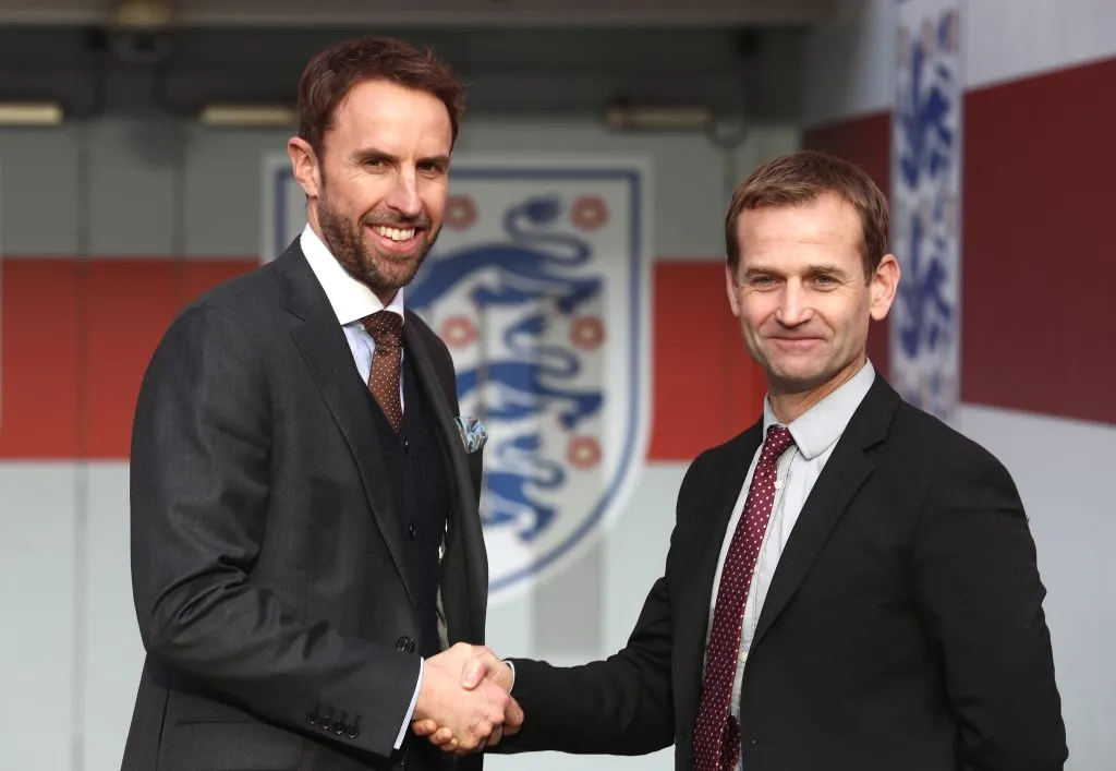 Dan Ashworth ao lado de Gareth Southgate nos tempos da FA. Foto: Julian Finney/Getty Images