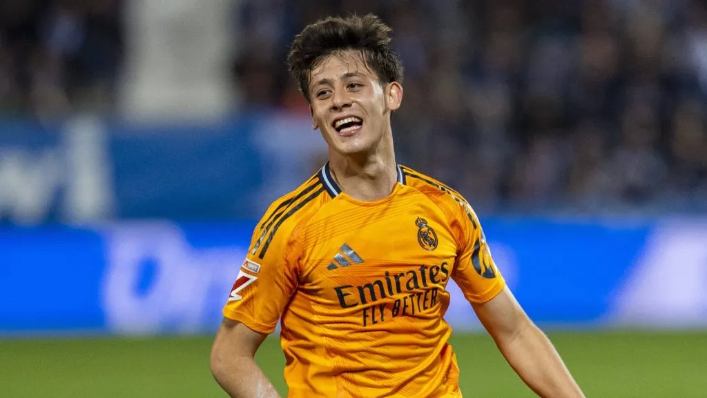 Arda Güler, do Real Madrid CF, comemora um gol durante a partida da La Liga EA Sports 2024/25 entre CD Leganés e Real Madrid CF, no Estadio Municipal Butarque, em 24 de novembro de 2024, em Leganés, Espanha. (Foto: IMAGO / Alberto Gardin)