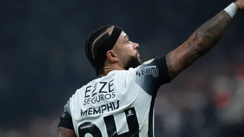 Craque do Liverpool diz assistir jogos de Memphis Depay no Corinthians.