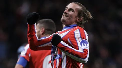 Antoine Griezmann com a camisa do Atlético de Madrid.