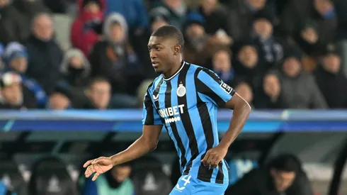 Joel Ordóñez, zagueiro do Club Brugge, vive um momento decisivo na carreira diante do interesse do Al Hilal, que oferece alta remuneração, e do Olympique de Marseille, que aposta no seu potencial com uma oferta milionária. (IMAGO / Isosport)