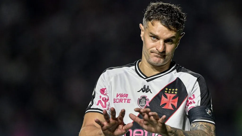 Vegetti em ação pelo Vasco.
