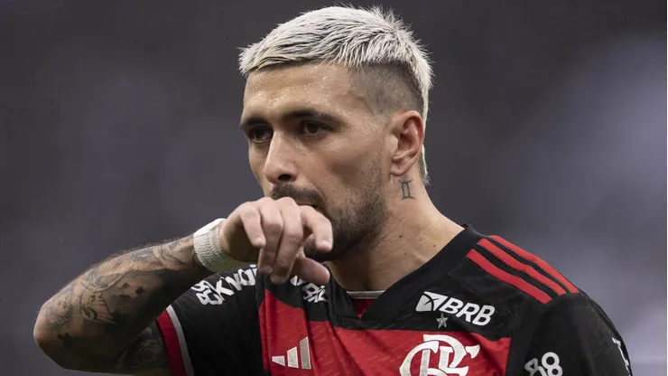 Rival do Flamengo surpreende e tenta a contratação do meia Arrascaeta. Foto: IMAGO / Fotoarena