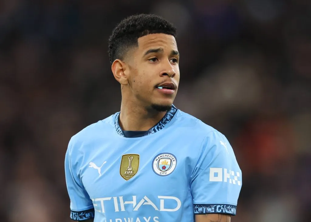 Savinho em ação com acamisa do City, contra o Liverpool. Foto: IMAGO.