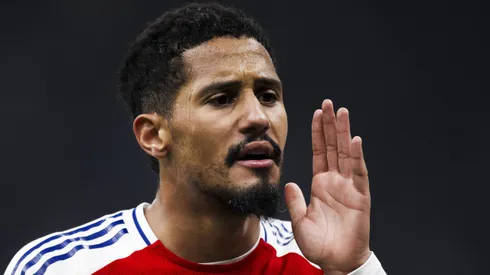 William Saliba com a camisa do Arsenal pela Champions League.