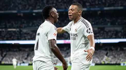 Mbappé e Vini Jr comemora gol marcado pelo Real Madrid.