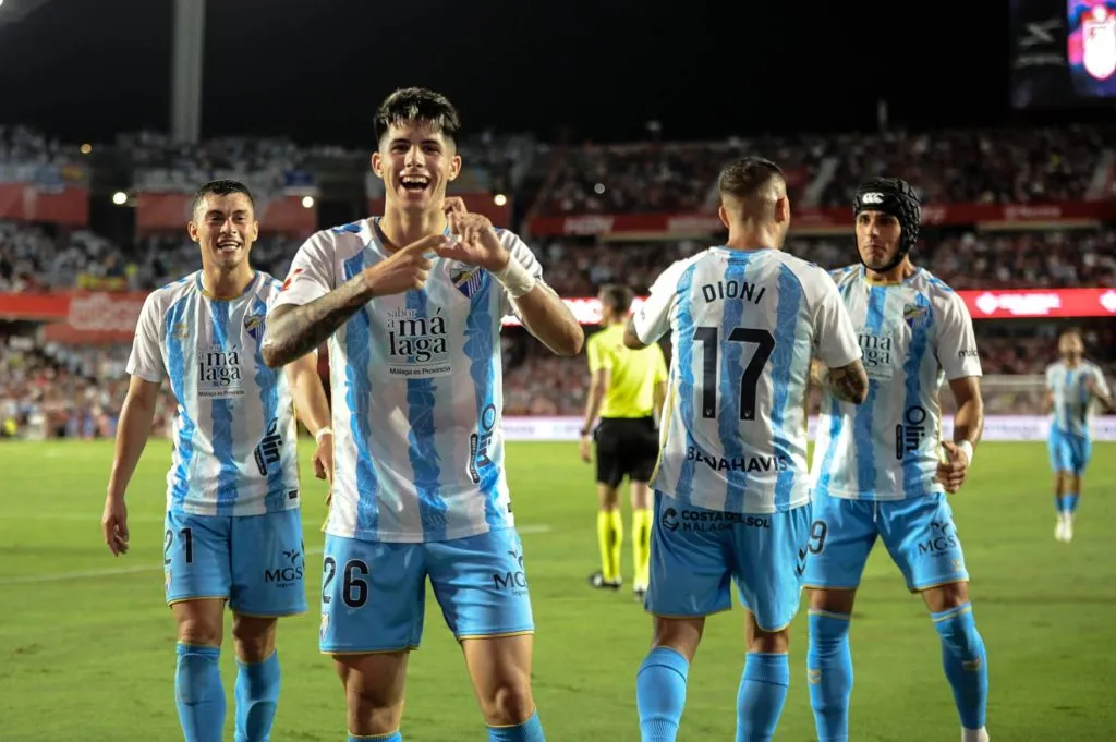 Antonio Cordero comemora seu gol pelo Málaga. Ele é alvo do Real Madrid e do Barcelona. Foto: IMAGO /&nbsp;Pacific Press Agency