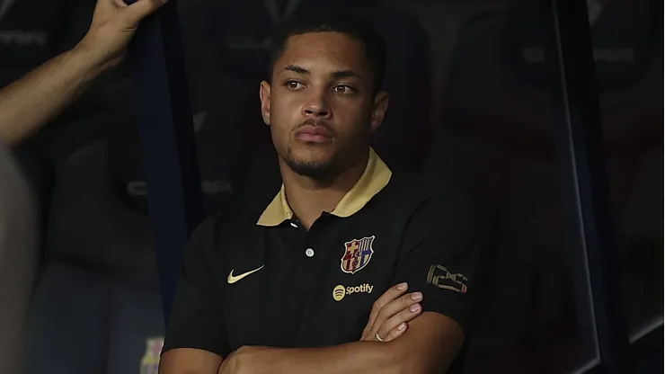 A decisão de Hansi Flick que praticamente encerra a passagem de Vitor Roque pelo Barcelona. (Foto: Imago)