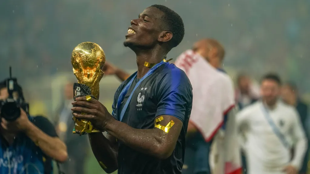 Pogba com o título da Copa do Mundo de 2018 (Foto: IMAGO / ZUMA Press Wire)