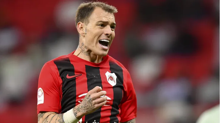 Flamengo não quer apenas Roger Guedes e busca acerto com outro badalado atacante. Foto: IMAGO / Naushad