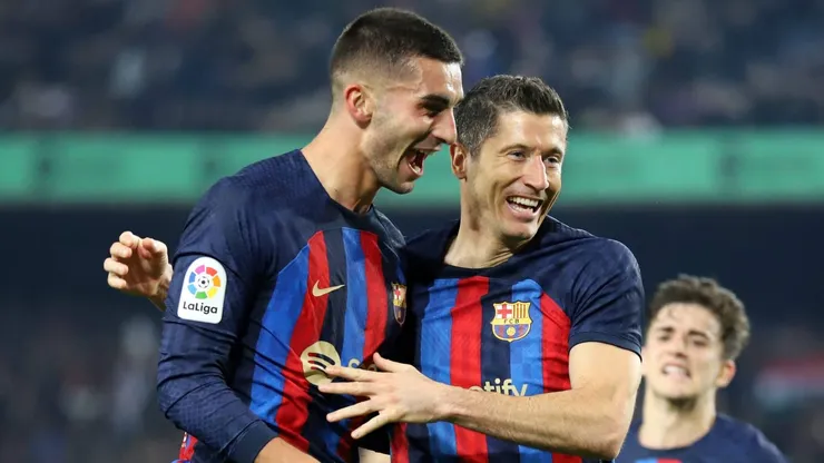Ferran Torres e Robert Lewandowski do Barcelona. Foto: IMAGO / ZUMA Press Wire