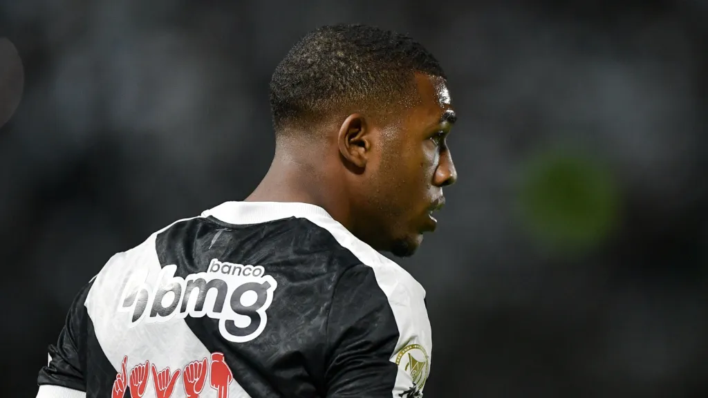 Rayan jogador do Vasco durante partida contra o Juventude (Foto: Thiago Ribeiro/AGIF)