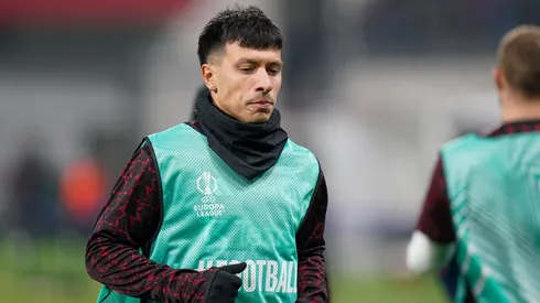 Lisandro Martínez no aquecimento de partida pelo Manchester United