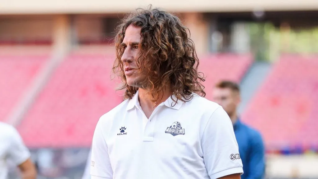 O ex-jogador de futebol espanhol Carles Puyol participa de uma sessão de treinamento para o Jogo de Celebridades de Futebol Super Penguin 2018 em Xangai, China, em 1º de junho de 2018. (Foto: IMAGO / Imaginechina)