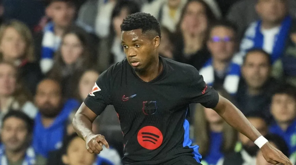 Ansu Fati em campo pelo Barcelona em partida contra a Real Sociedad em LaLiga (IMAGO / NurPhoto)