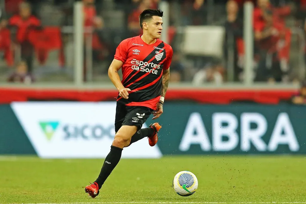 Leonardo Godoy em ação pelo Athletico Paranaense. Foto: Imago