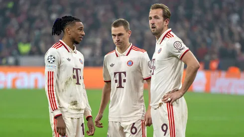 Joshua Kimmich, Michael Olise e Harry Kane em jogo pelo Bayern de Munique
