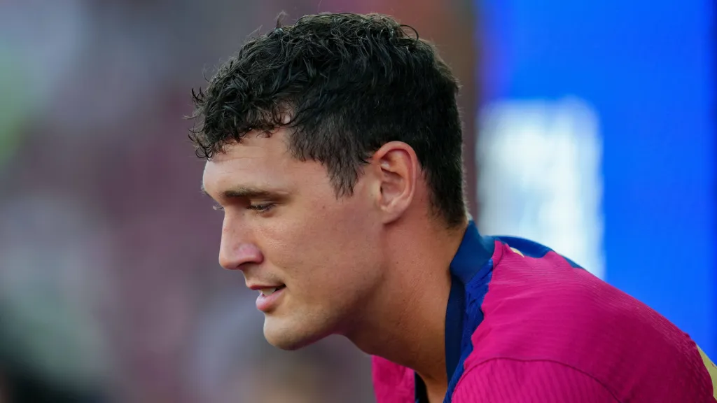 Andreas Christensen com a camisa do Barcelona (Foto: IMAGO / Pressinphoto)