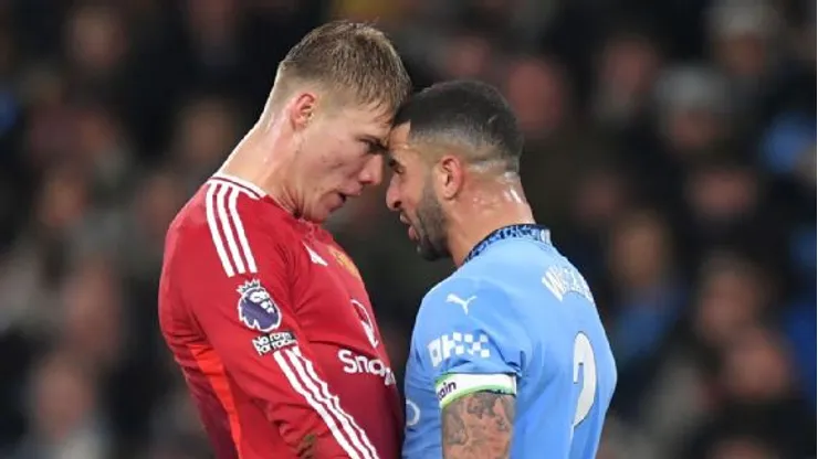 Kyle Walker e Rasmus Hojlund durante Manchester City x Manchester United - Foto: Getty Images