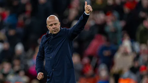 Arne Slot em partida pelo Liverpool