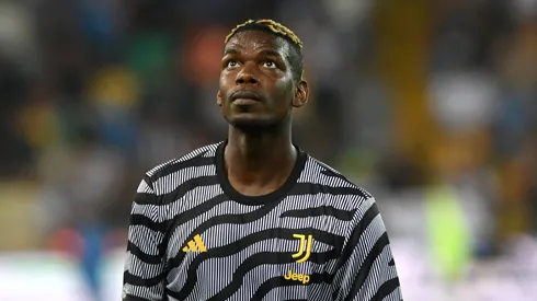 Paul Pogba durante aquecimento com a camisa da Juventus