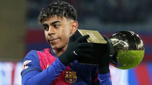 Lamine Yamal segura prêmio de Golden Boy. Agente revela que ele vai renovar com o Barcelona. Foto: IMAGO / NurPhoto