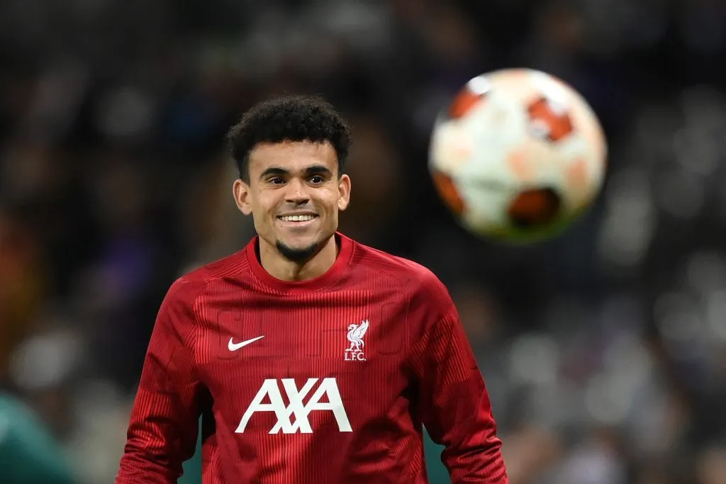 Luis Díaz, jogador do Liverpool, foi alvo do Barcelona recenemente. Ele quer permanecer no clube inglês (Photo by Justin Setterfield/Getty Images)