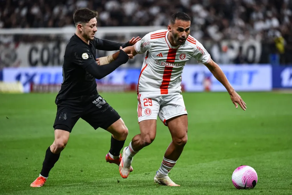 Thiago Maia com a camisa do Internacional no Brasileirão Betano. Foto: IMAGO / Fotoarena.