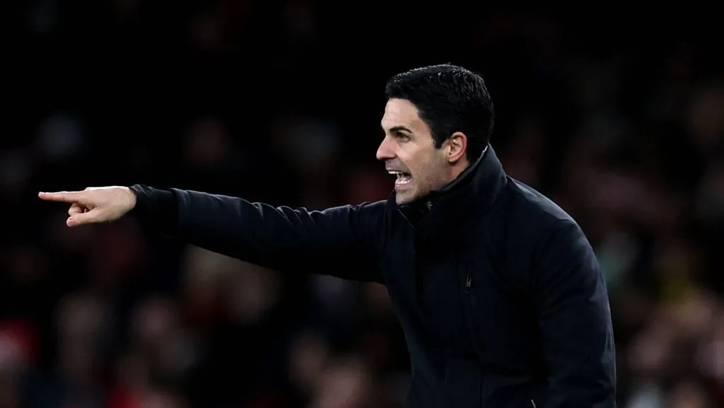 Arteta instruindo seus jogadores em um jogo do Arsenal (IMAGO / Xinhua)