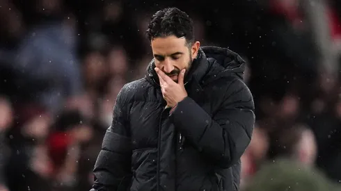 Ruben Amorim enfrenta desafios em sua adaptação como técnico do Manchester United, optando por uma abordagem que prioriza desempenho em treinos ao invés de nomes consagrados. (Foto: IMAGO / PA Images)