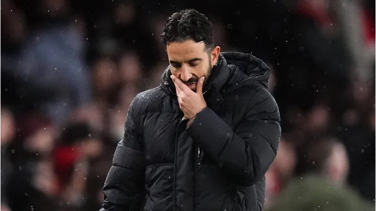 Ruben Amorim enfrenta desafios em sua adaptação como técnico do Manchester United, optando por uma abordagem que prioriza desempenho em treinos ao invés de nomes consagrados. (Foto: IMAGO / PA Images)