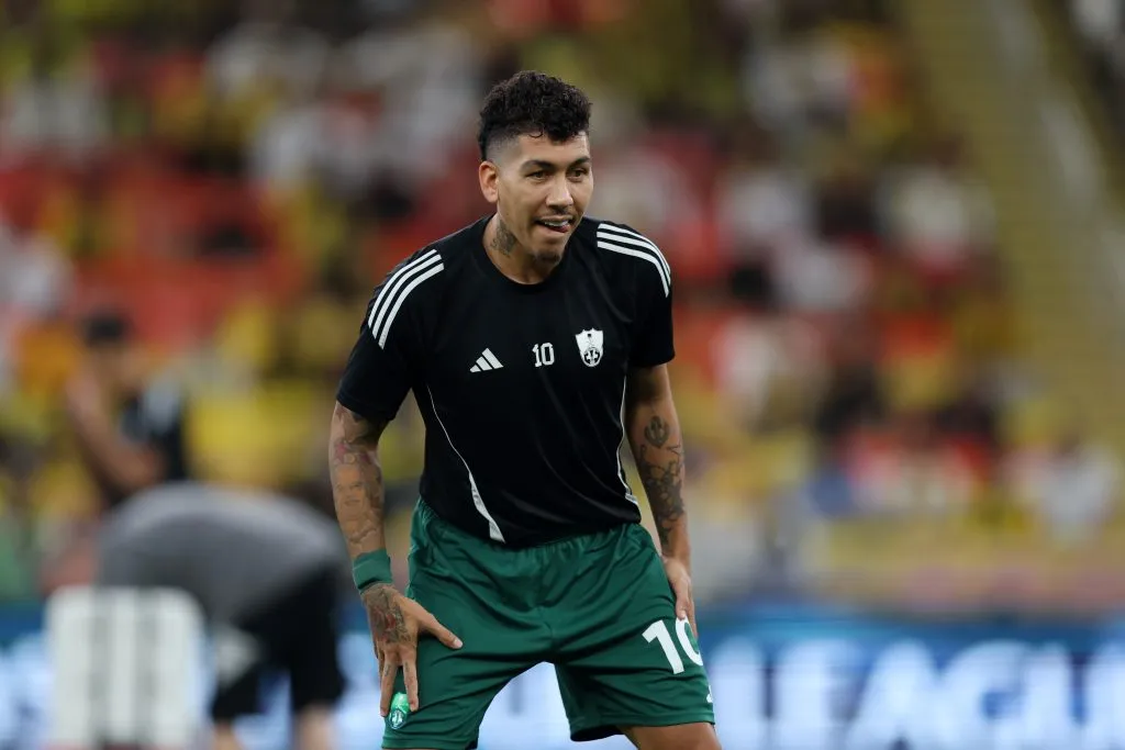 Roberto Firmino é avaliado no Mengão. (Photo by Yasser Bakhsh/Getty Images)