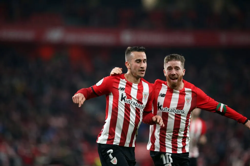 Iker Muniain comemora gol na Espanha. Foto: IMAGO.