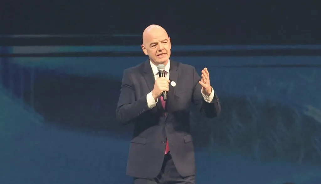 Infantino discursando no Fifa The Best (IMAGO / NurPhoto)