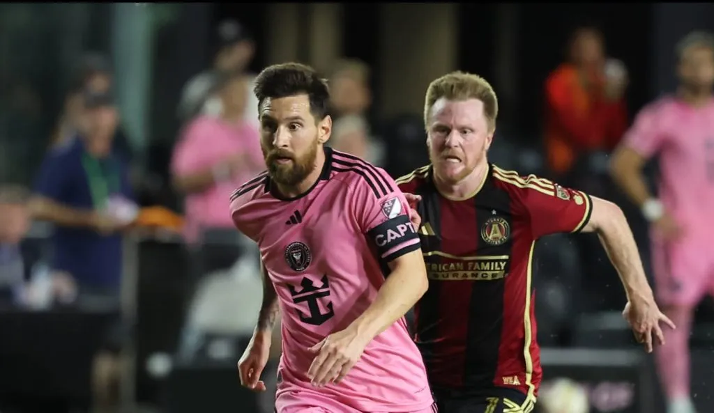 Messi em ação pelo Inter Miami contra o Atlanta United (IMAGO Icon Sportswire)