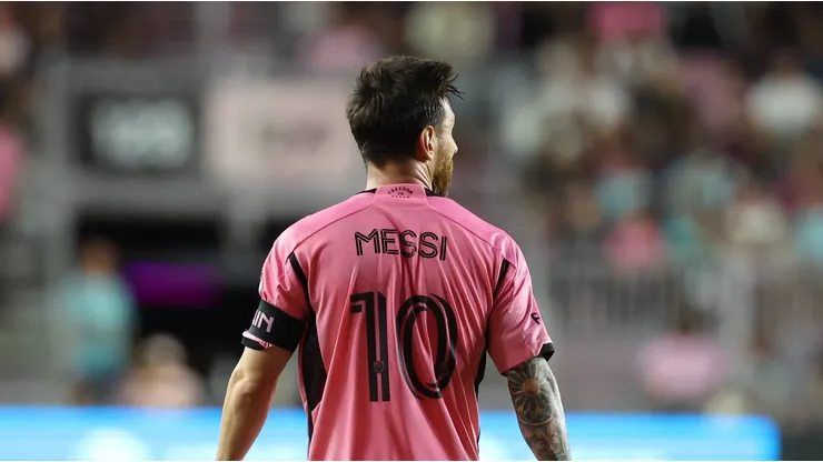 FT. LAUDERDALE, FL - NOVEMBER 9: Inter Miami forward Lionel Messi 10 walks after a missed opportunity during the match between Atlanta United and Inter Miami CF on Saturday, November 9, 2024 at Chase Stadium in Fort Lauderdale, Fla. Photo by Peter Joneleit/Icon Sportswire SOCCER: OCT 25 MLS, Fussball Herren, USA Cup Playoffs Inter Miami CF vs Atlanta United EDITORIAL USE ONLY Icon241109054