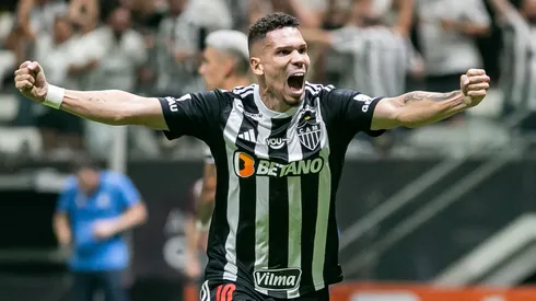 Paulinho jogador do Atlético-MG comemora seu gol durante partida contra o Vasco no estádio Arena MRV