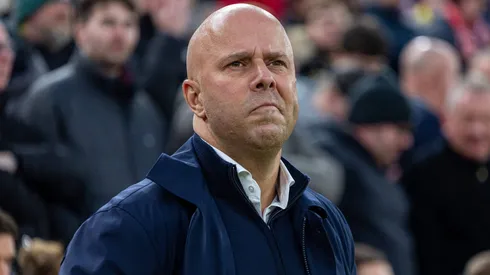 Arne Slot está liderando a Premier League em sua primeira temporada pelo Liverpool.