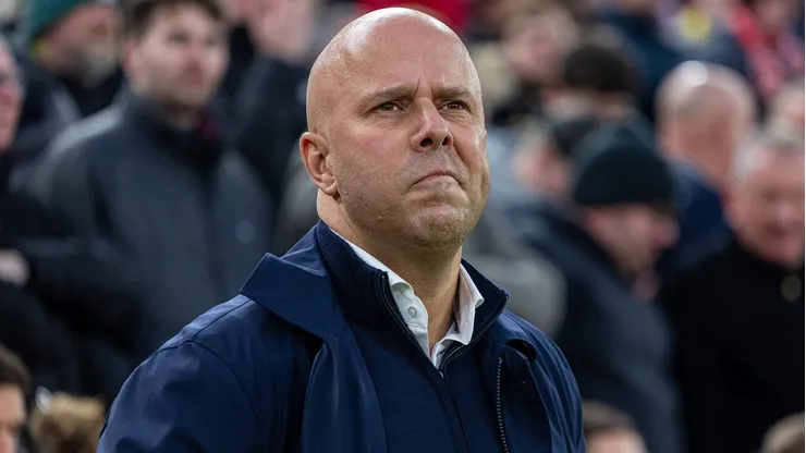 Arne Slot está liderando a Premier League em sua primeira temporada pelo Liverpool.
