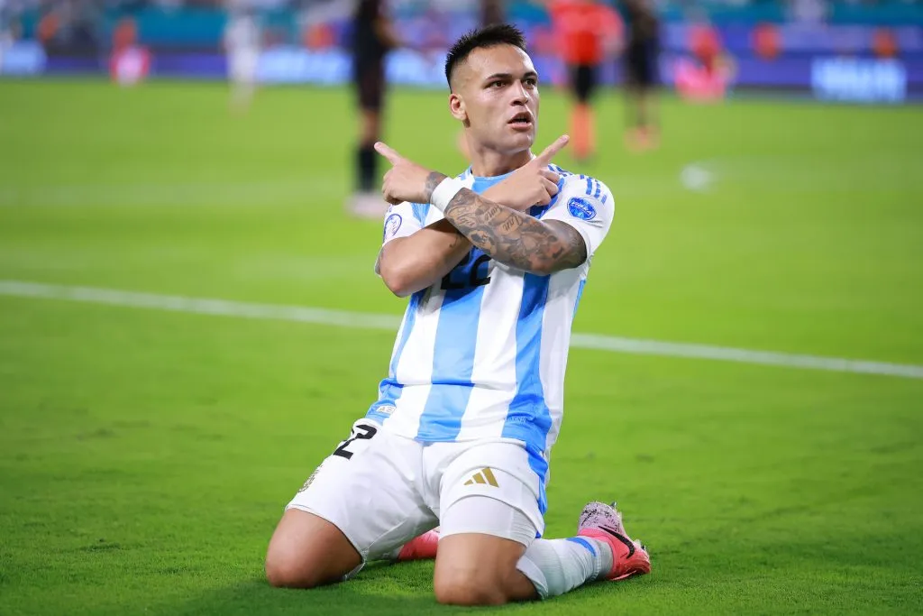 Lautaro pode reforçar o Barcelona (Photo by Hector Vivas/Getty Images)