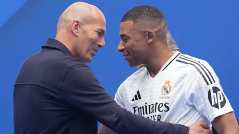 Zidane na apresentação de Mbappé com a camisa do Real Madrid.