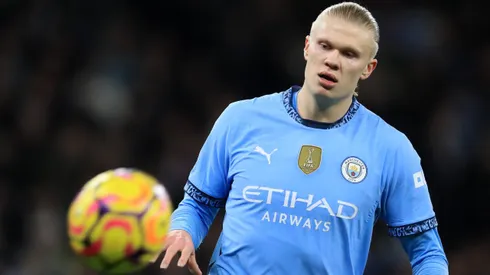 Erling Haaland com a camisa do Manchester City.