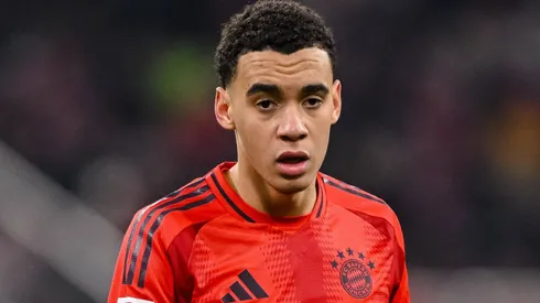 Jamal Musiala com a camisa do Bayern de Munique.