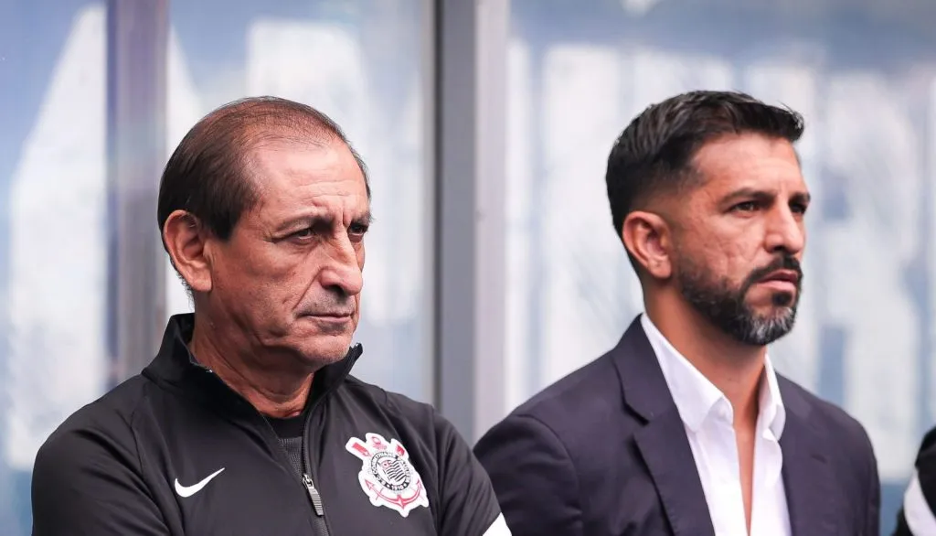 Ramón Díaz ao lado de Emiliano Díaz em um Corinthians x Grêmio (Maxi Franzoi / AGIF)