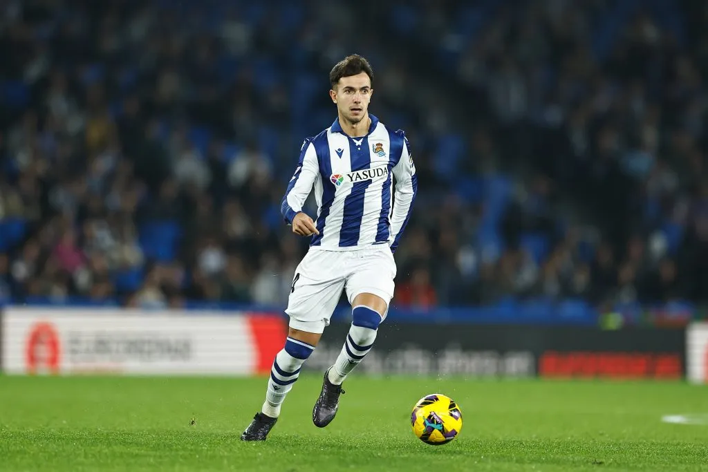 Martin Zubimendi em ação com a Real Sociedad. Foto: IMAGO / AFLOSPORT.