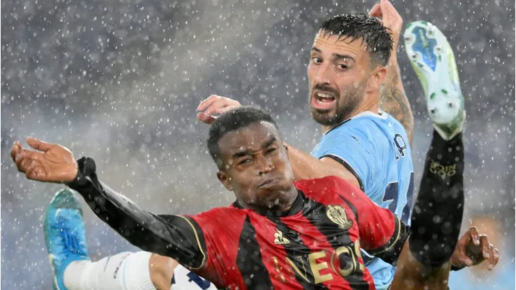Mario Gila, zagueiro da Lazio e ex-jogador das categorias de base do Real Madrid, está atraindo o interesse do clube espanhol após impressionar na Série A. (Foto: IMAGO / Action Plus)