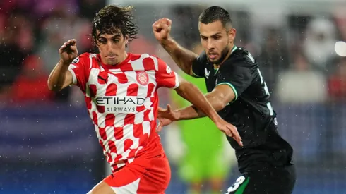 David Hancko, zagueiro do Feyenoord, tem atraído a atenção de grandes clubes europeus, com Chelsea e Tottenham Hotspur liderando a corrida pela sua contratação. (Foto: IMAGO / Pressinphoto)